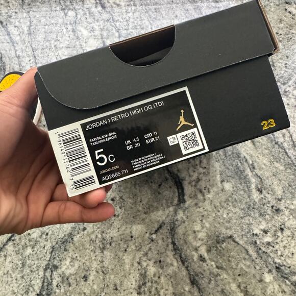 Air Jordan 1 Retro High OG Toddler Taxi Shoes size 5C - Picture 5 of 6